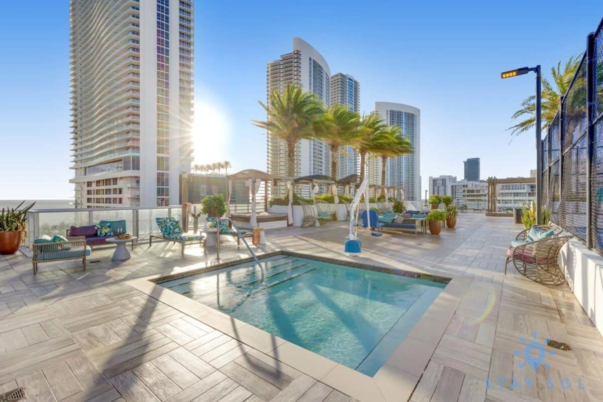 High Floor With Stunning Views Amazing Pools Apartment Hollywood Exterior photo