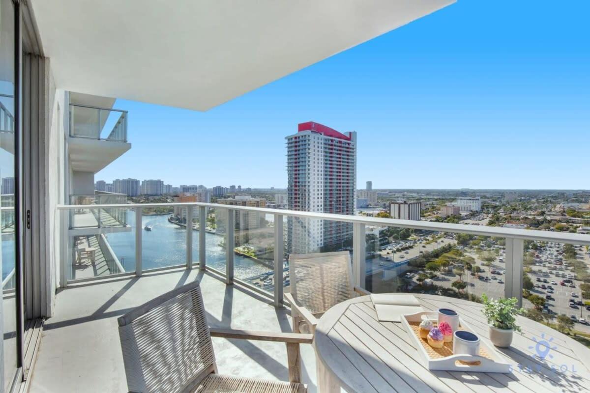 High Floor With Stunning Views Amazing Pools Apartment Hollywood Exterior photo